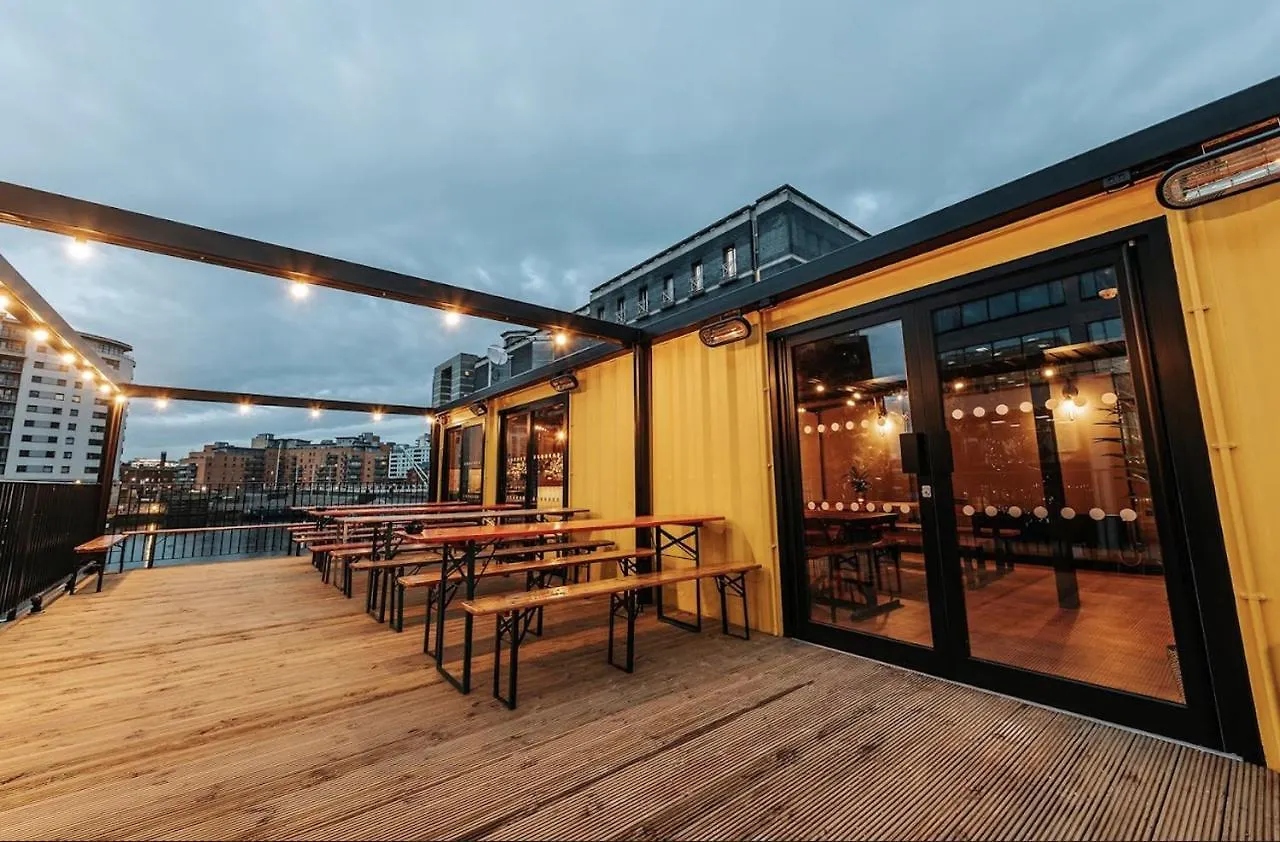 Modern Leeds Dock Apt &Free Secure Parking!